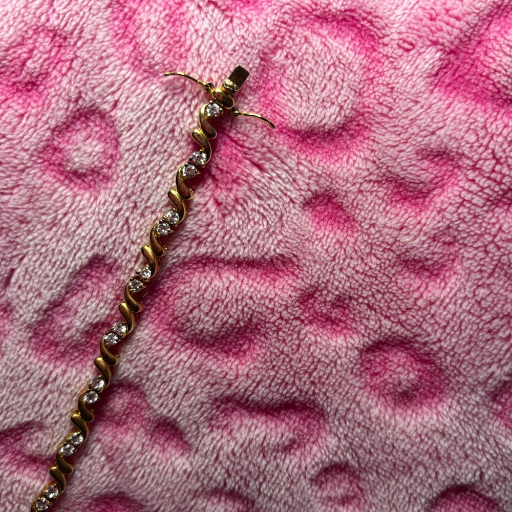 80’s Vintage Avon Tennis Bracelet - Picture 3 of 7